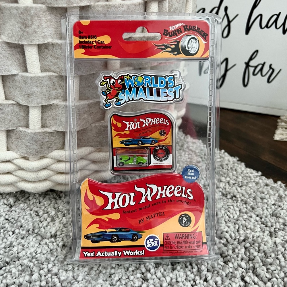 World’s Smallest HOT WHEELS #516 by Mattel Green Car NWT